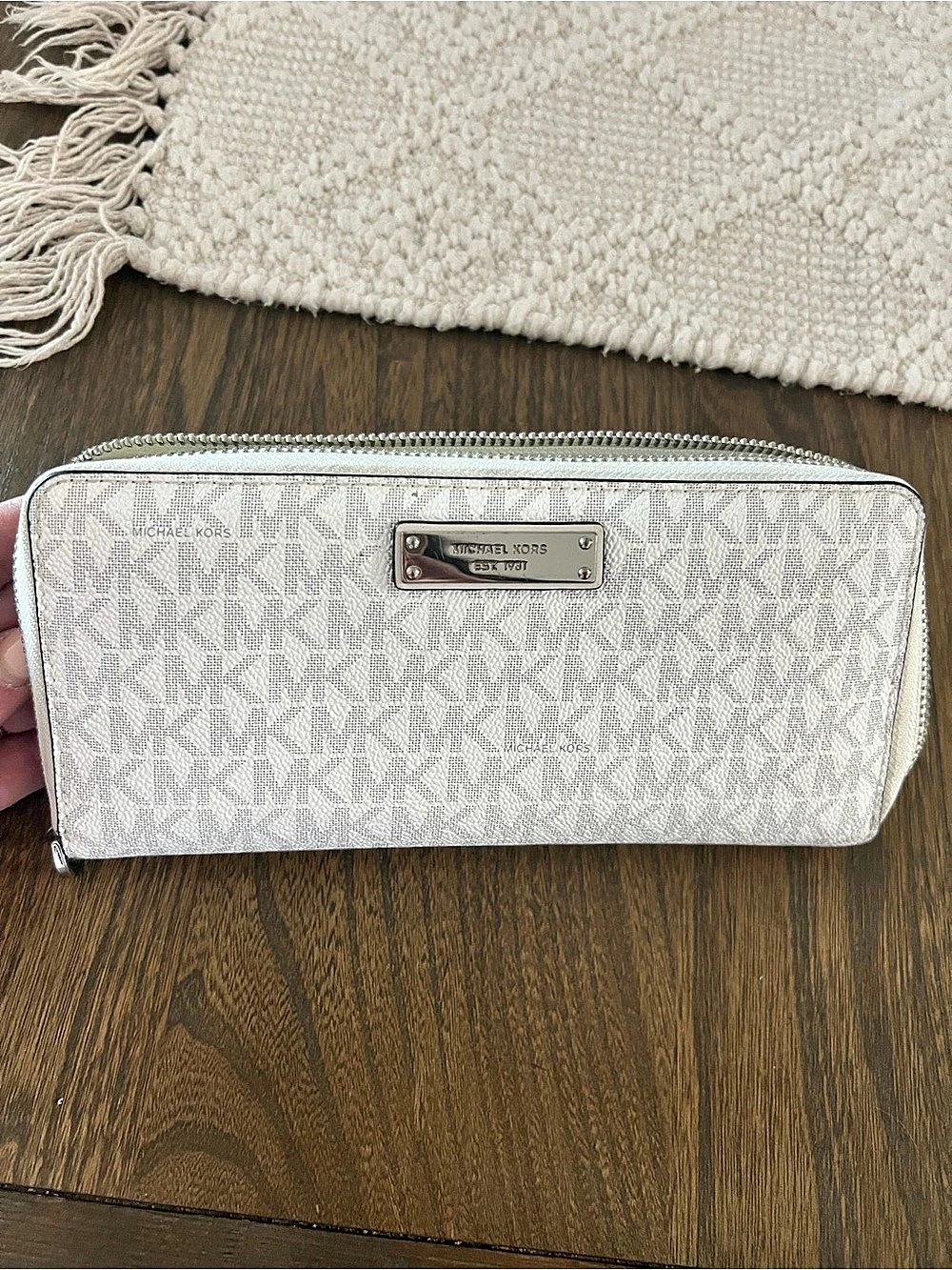 Michael Kors Jet Set Travel Continental Wallet White & Gray